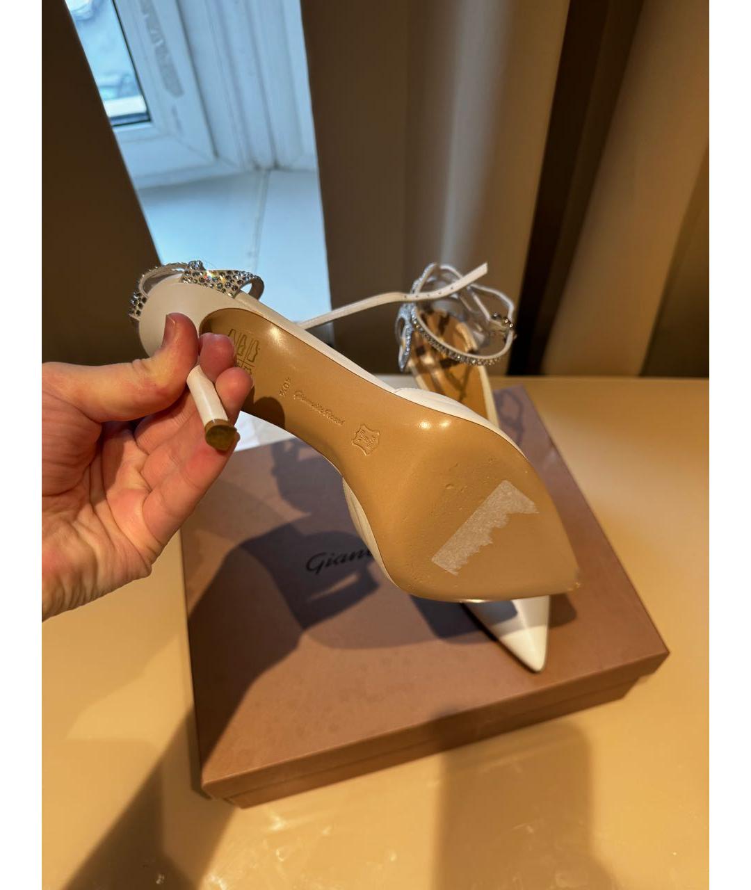 GIANVITO ROSSI Белые кожаные свадебные туфли на среднем каблуке, фото 5