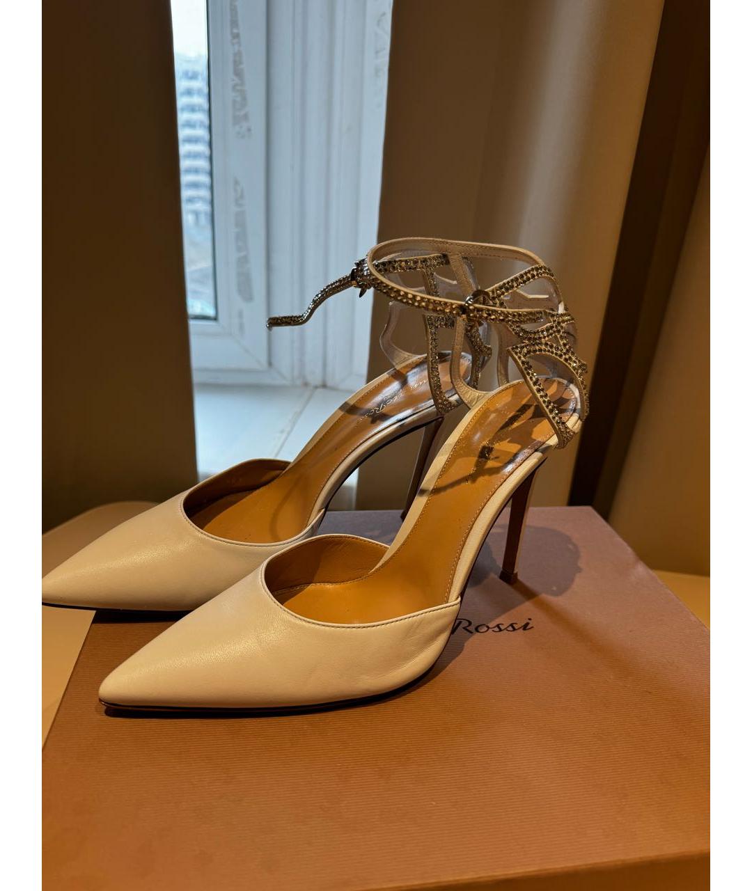 GIANVITO ROSSI Белые кожаные свадебные туфли на среднем каблуке, фото 7