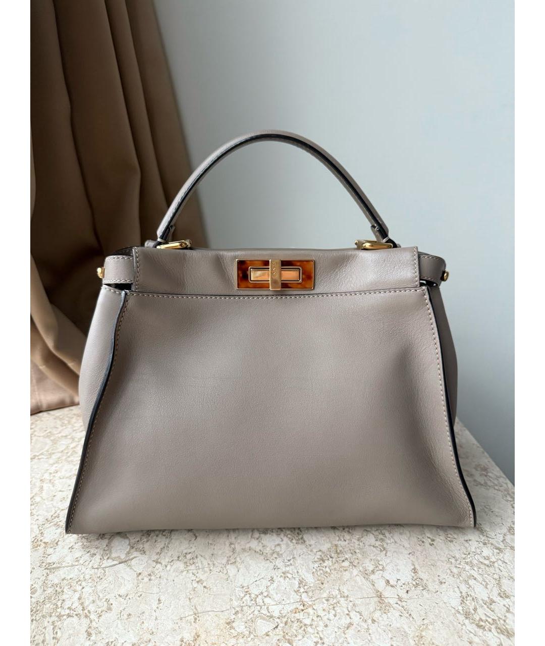 FENDI Бежевая кожаная сумка с короткими ручками, фото 2