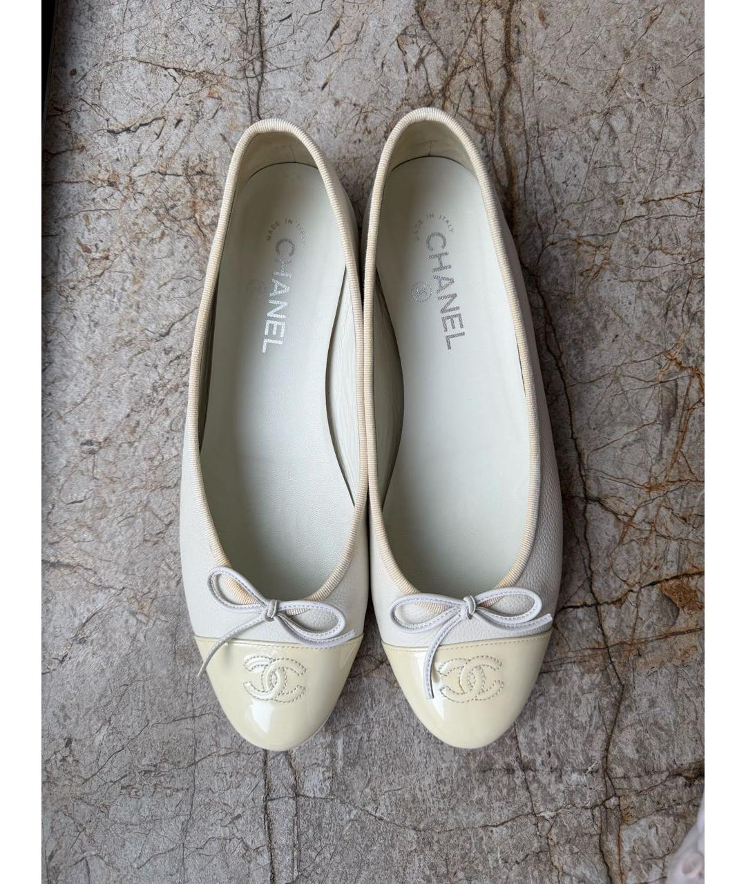 CHANEL Белые кожаные балетки, фото 3