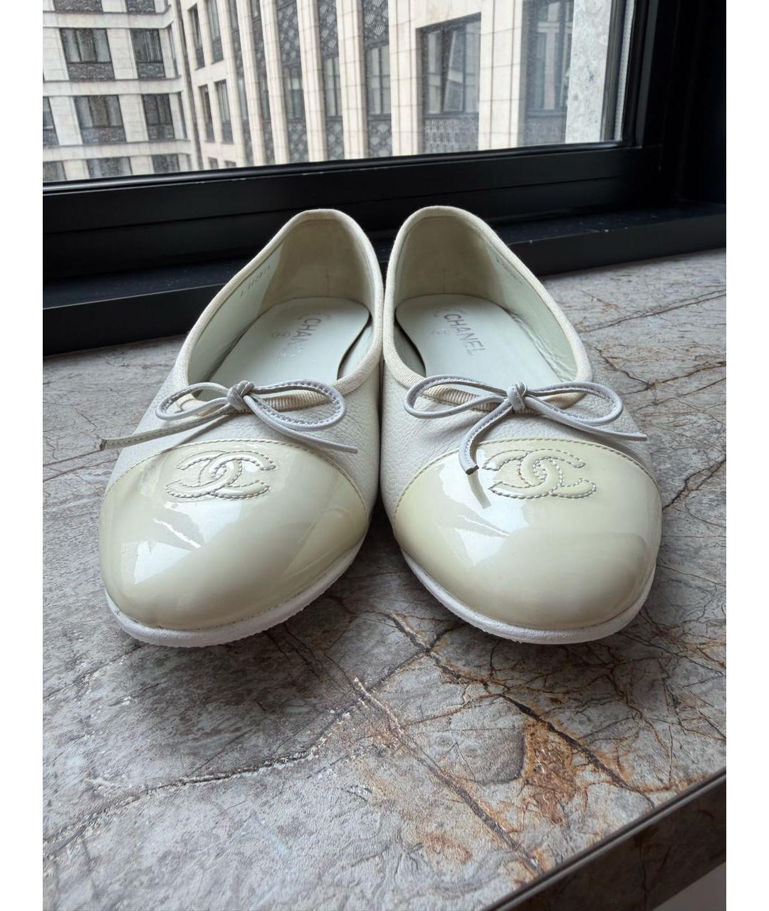 CHANEL Белые кожаные балетки, фото 2