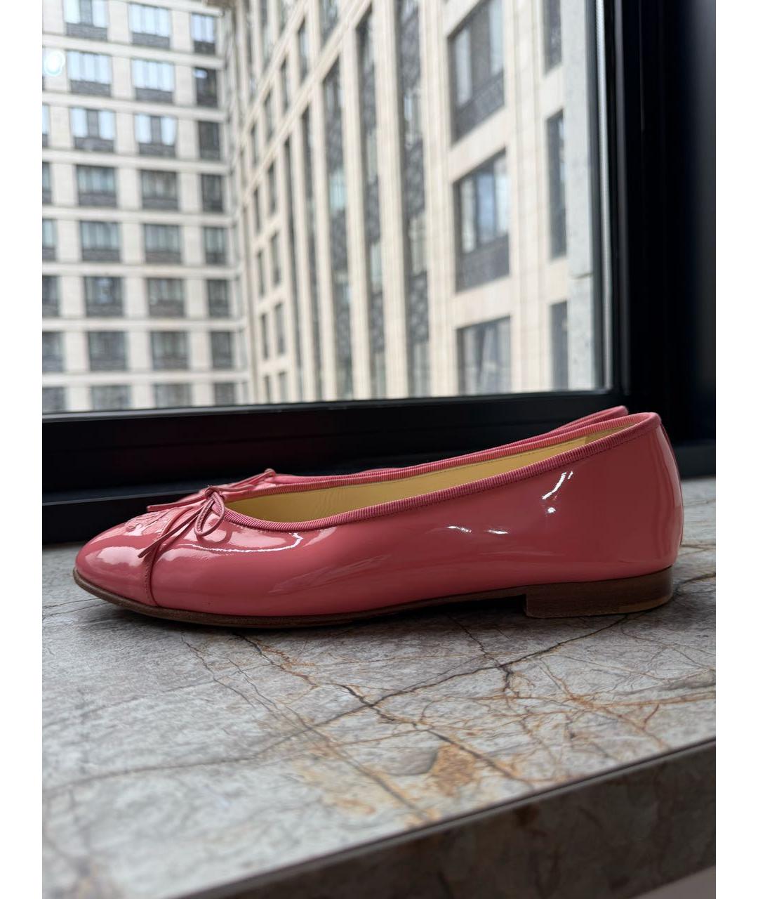 CHANEL Розовые балетки из лакированной кожи, фото 7