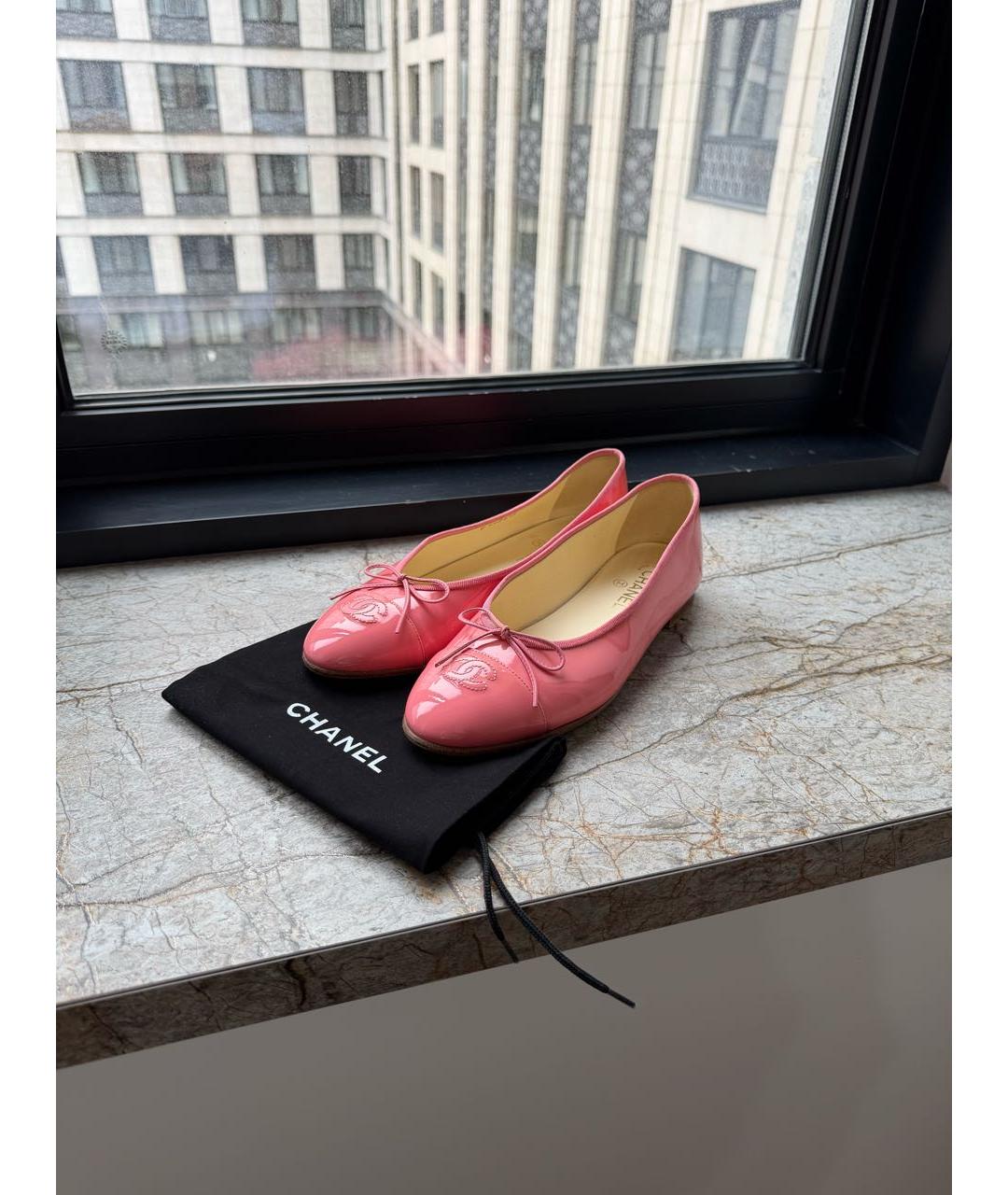 CHANEL Розовые балетки из лакированной кожи, фото 6