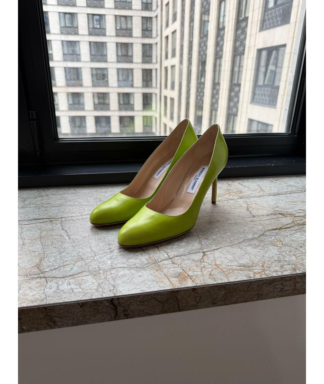 MANOLO BLAHNIK Зеленые туфли из лакированной кожи, фото 8