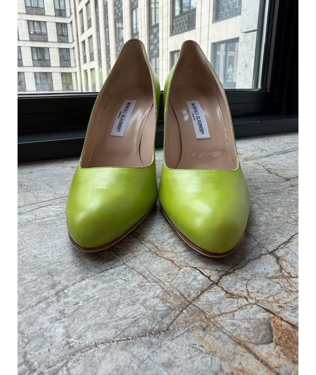 MANOLO BLAHNIK Зеленые туфли из лакированной кожи, фото 2