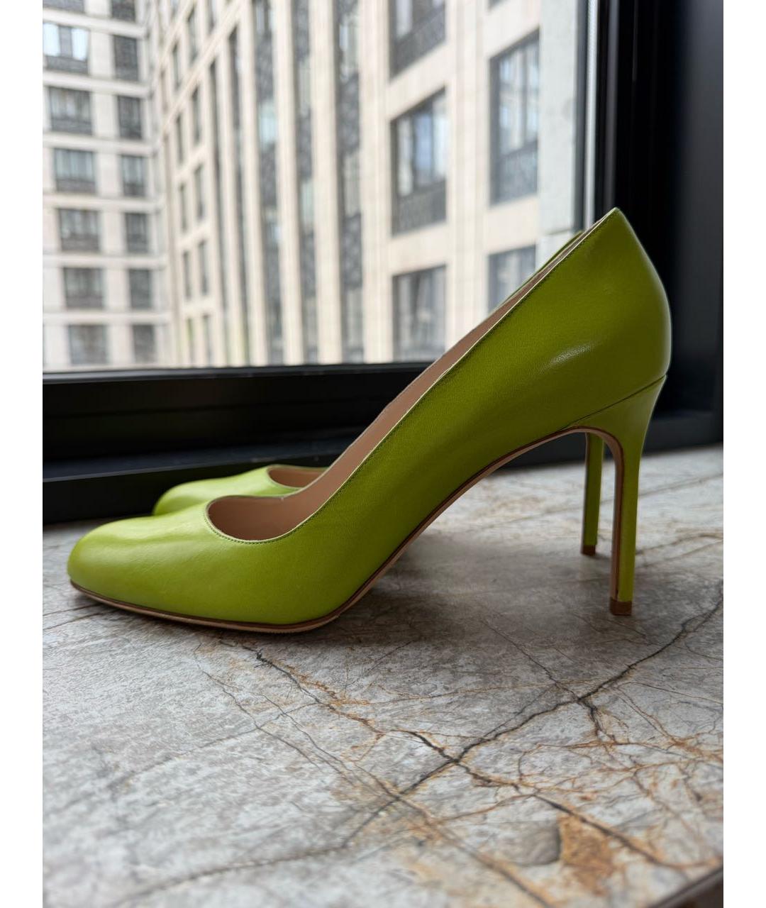 MANOLO BLAHNIK Зеленые туфли из лакированной кожи, фото 9