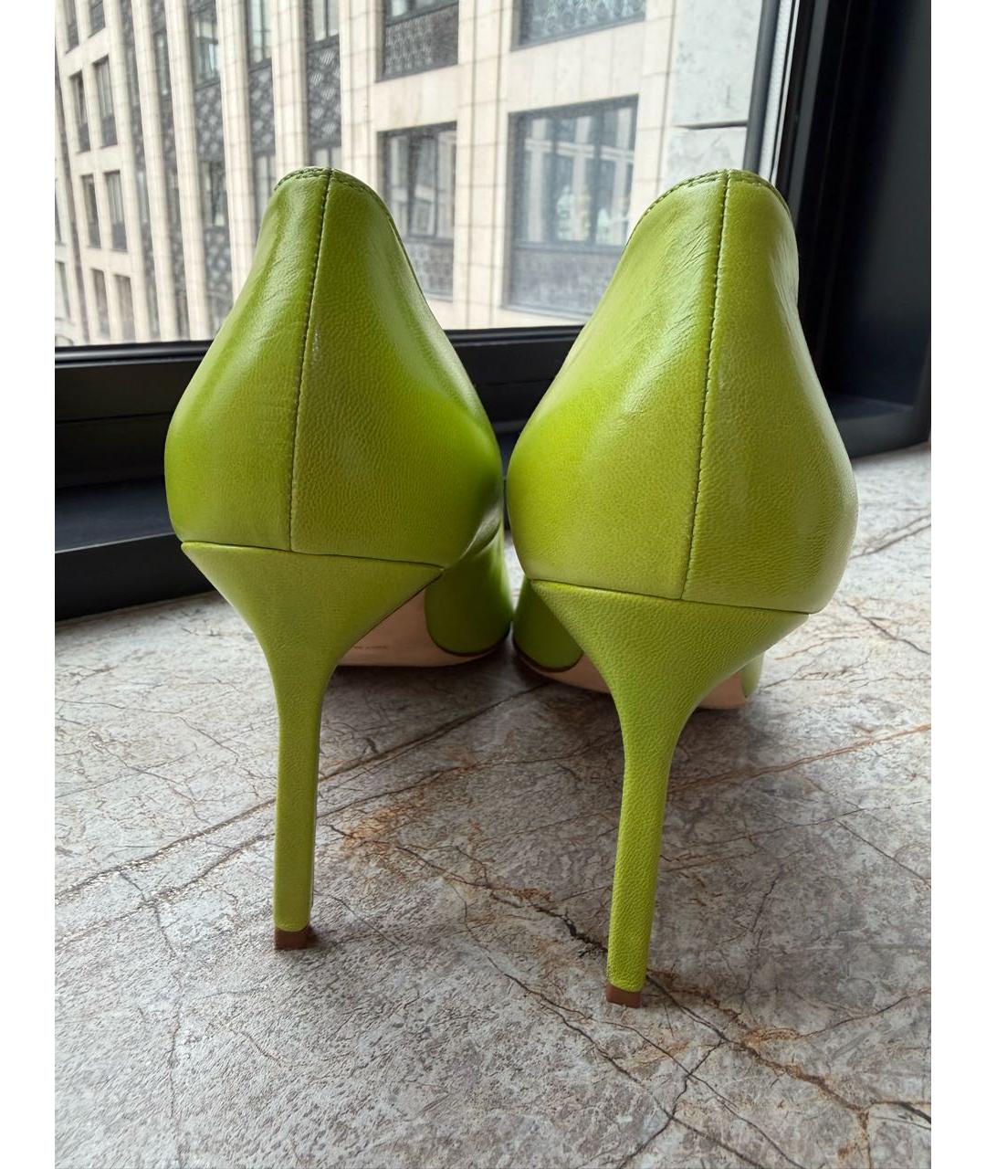 MANOLO BLAHNIK Зеленые туфли из лакированной кожи, фото 4