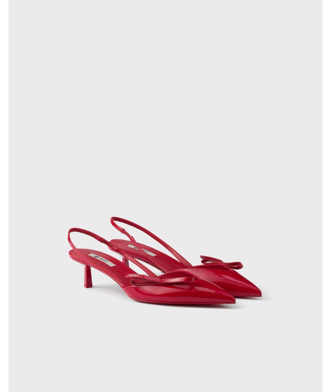 PRADA Красные лодочки на низком каблуке из лакированной кожи, фото 2
