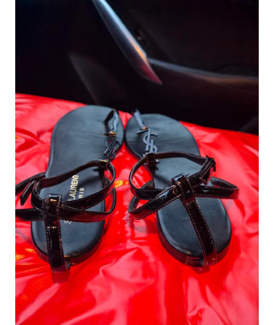 SAINT LAURENT Черные сандалии из лакированной кожи, фото 4