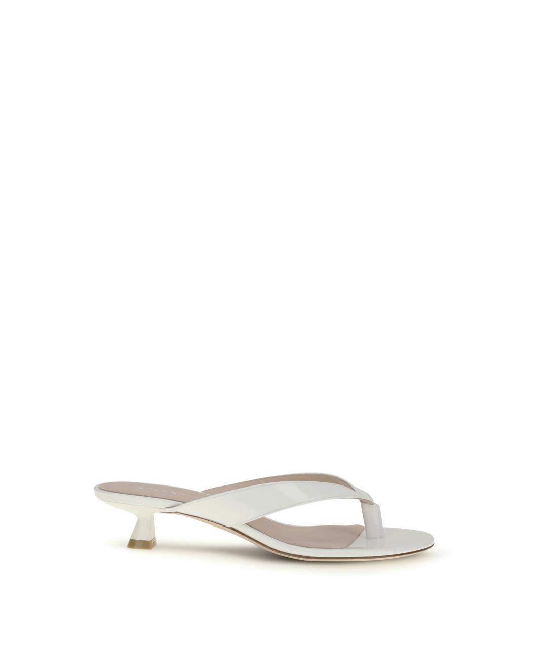 STUART WEITZMAN Белые сандалии из лакированной кожи, фото 1