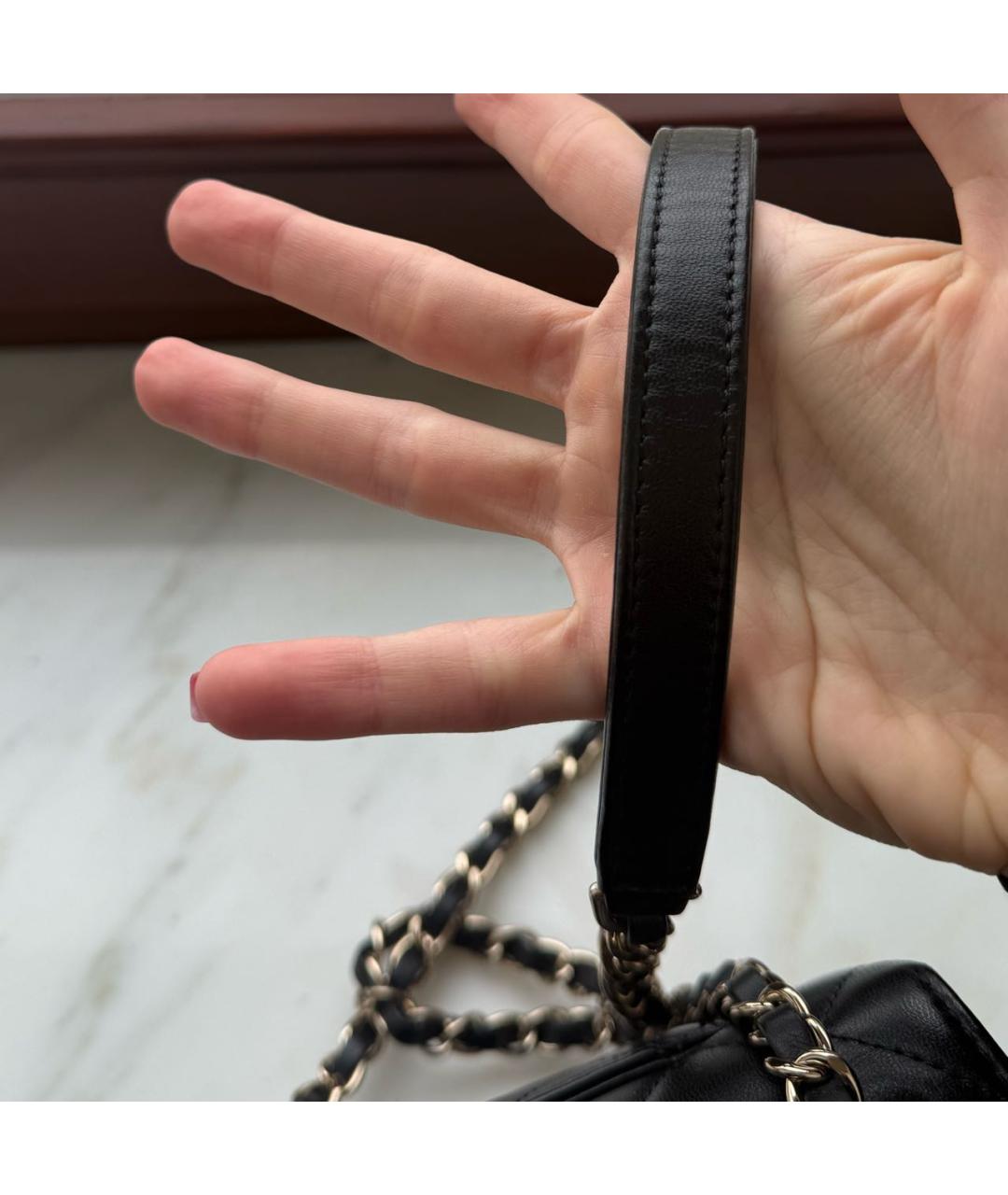 CHANEL Черная кожаная сумка с короткими ручками, фото 7
