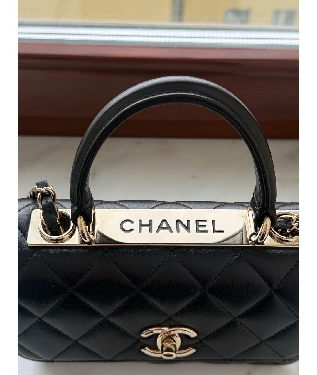 CHANEL Черная кожаная сумка с короткими ручками, фото 3