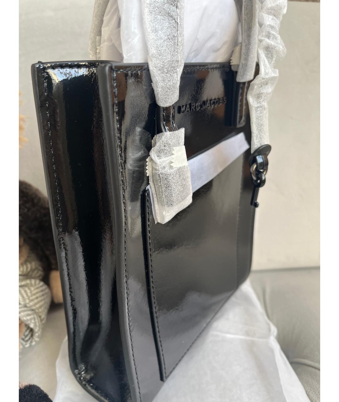 MARC JACOBS Черная сумка с короткими ручками из лакированной кожи, фото 3