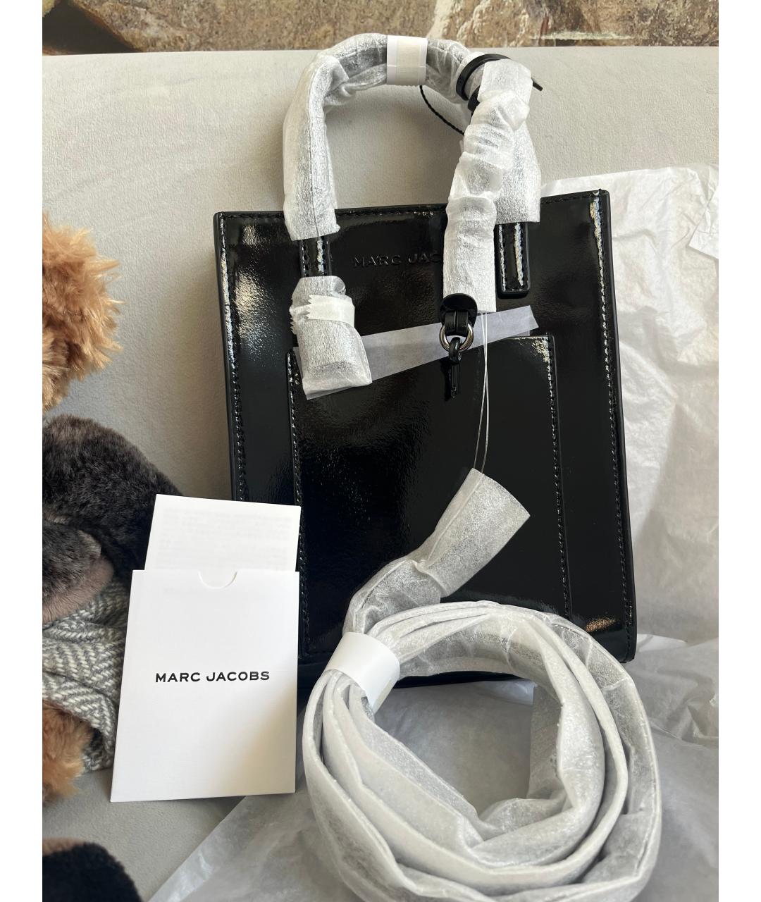 MARC JACOBS Черная сумка с короткими ручками из лакированной кожи, фото 8