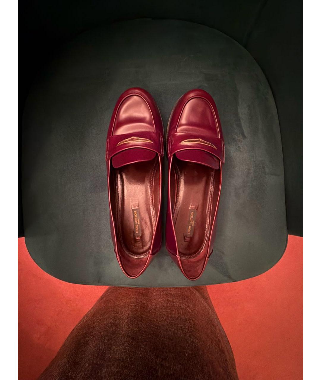 LOUIS VUITTON Бордовые кожаные лоферы, фото 3