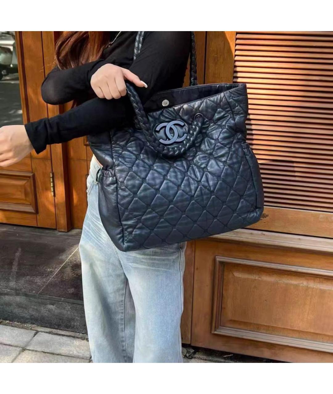 CHANEL Черная кожаная сумка тоут, фото 5