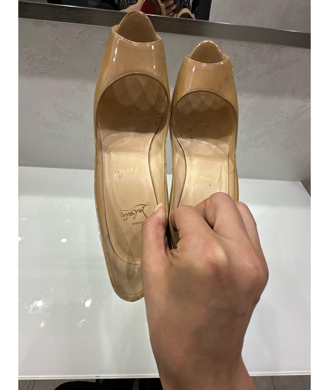 CHRISTIAN LOUBOUTIN Бежевые туфли из лакированной кожи, фото 3