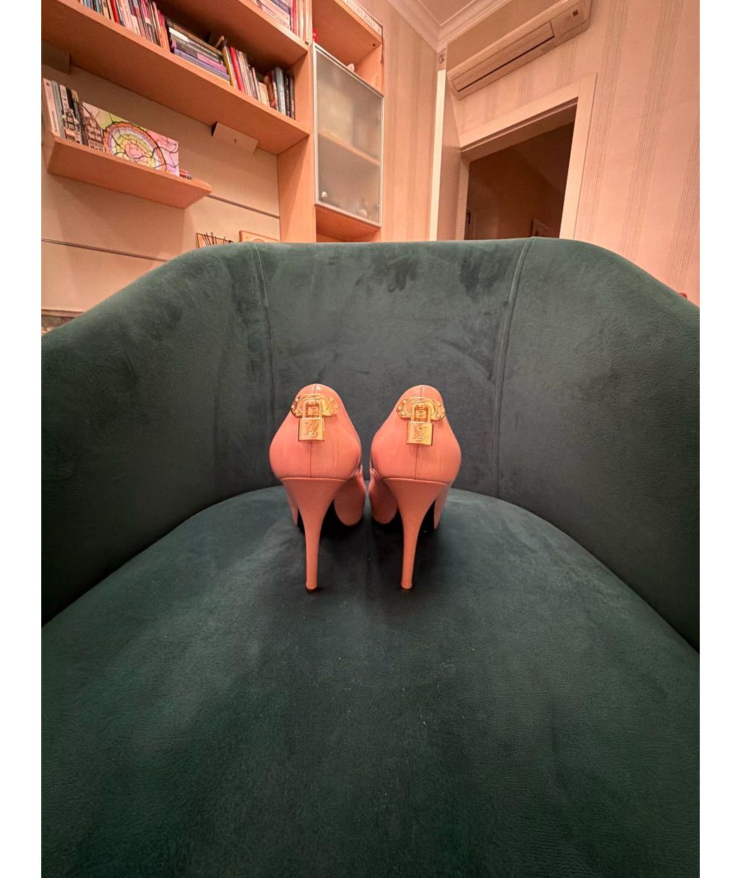 LOUIS VUITTON Бежевые туфли из лакированной кожи, фото 4