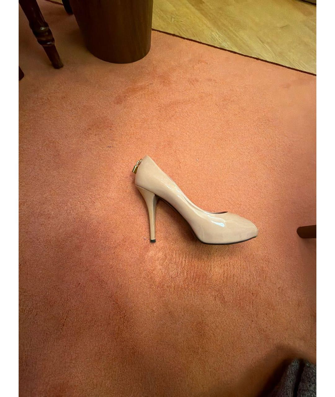 LOUIS VUITTON Бежевые туфли из лакированной кожи, фото 8