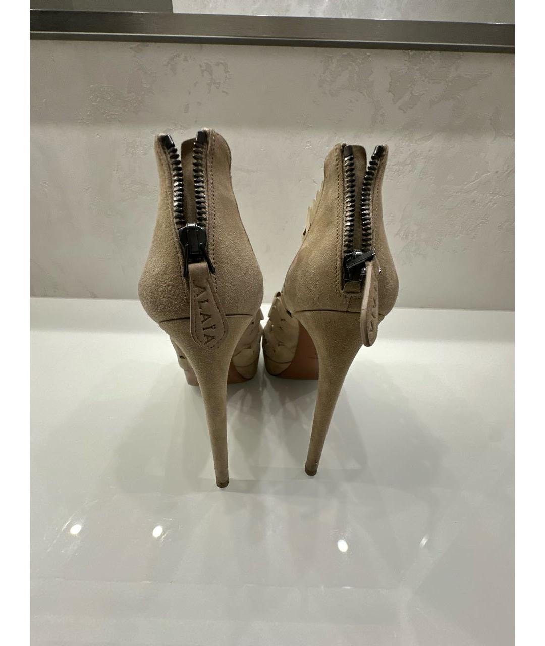 ALAIA Бежевые замшевые босоножки, фото 4