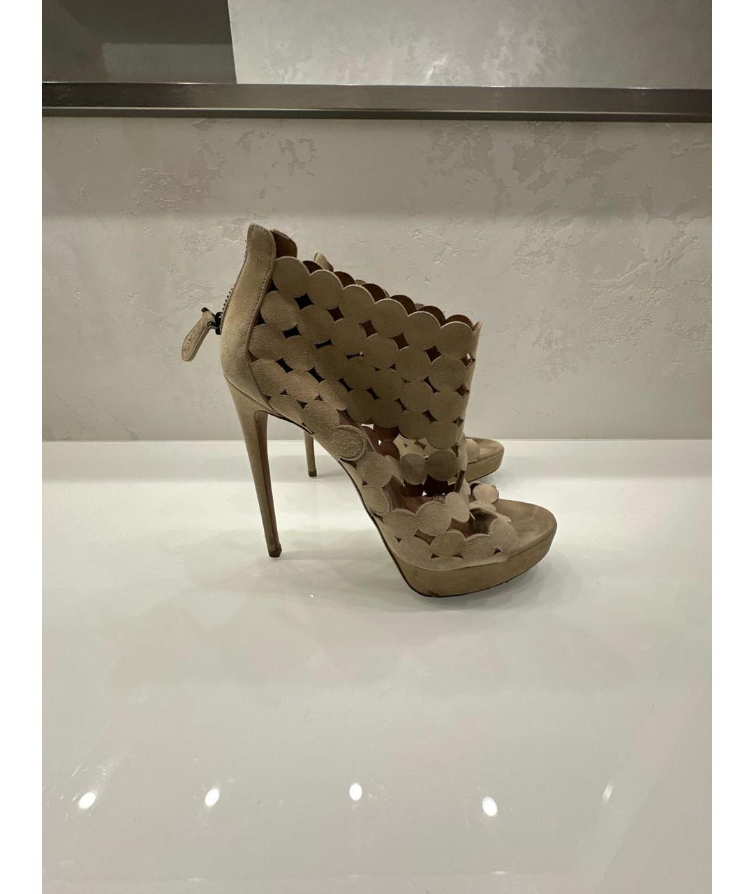 ALAIA Бежевые замшевые босоножки, фото 5