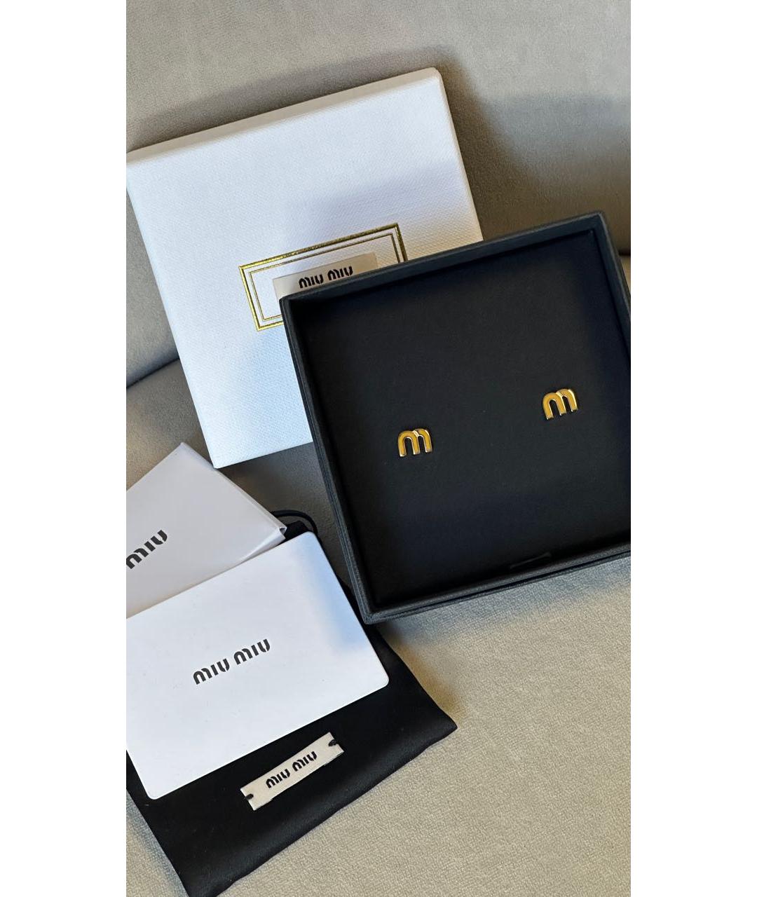 MIU MIU Горчичные металлические серьги, фото 4