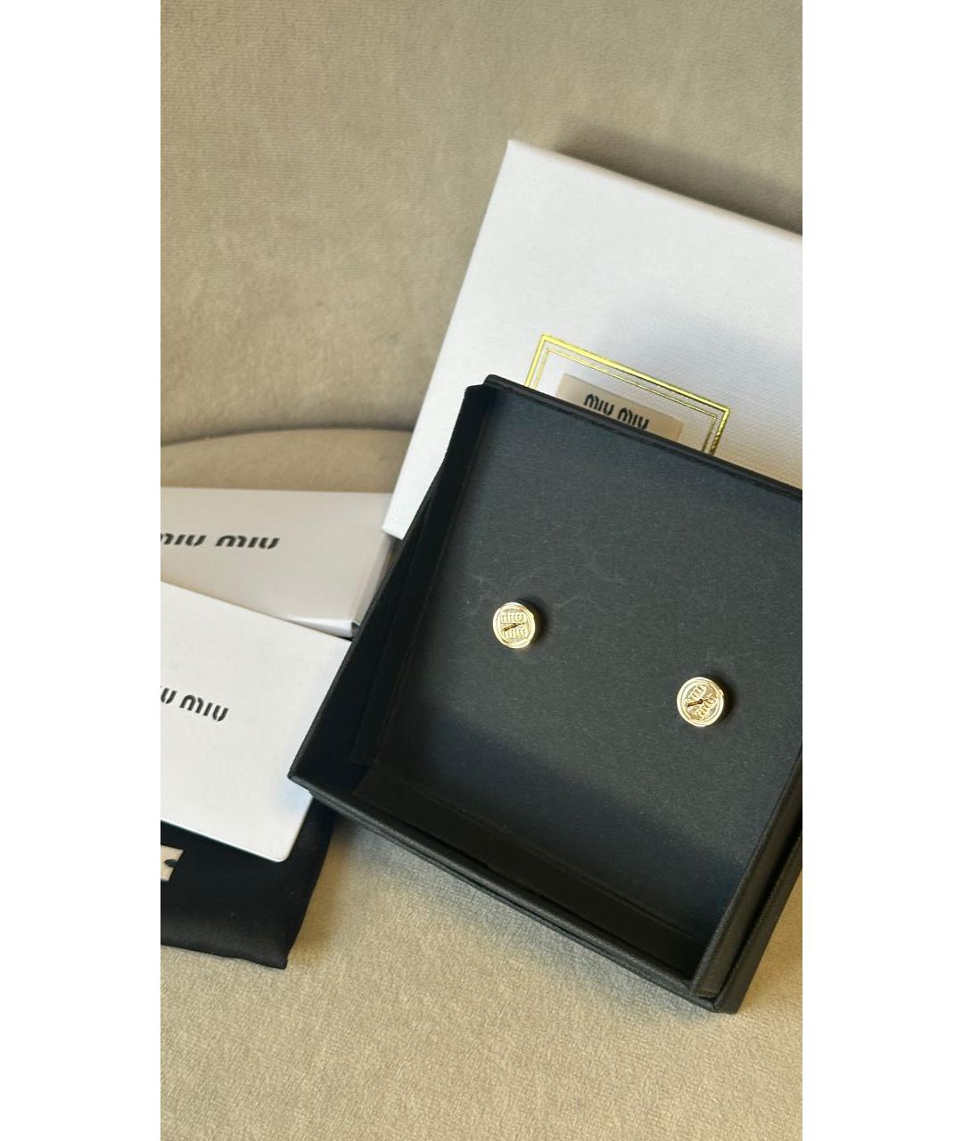 MIU MIU Горчичные металлические серьги, фото 5