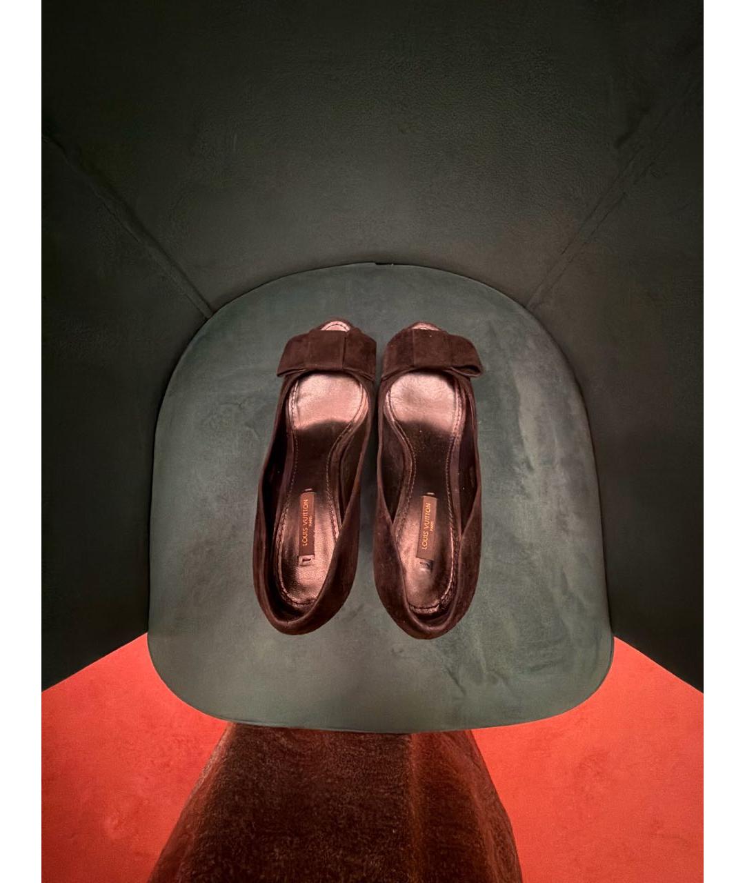 LOUIS VUITTON Черные замшевые туфли, фото 3