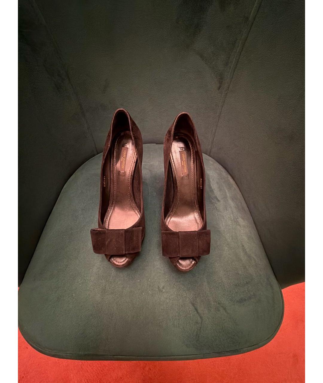 LOUIS VUITTON Черные замшевые туфли, фото 2