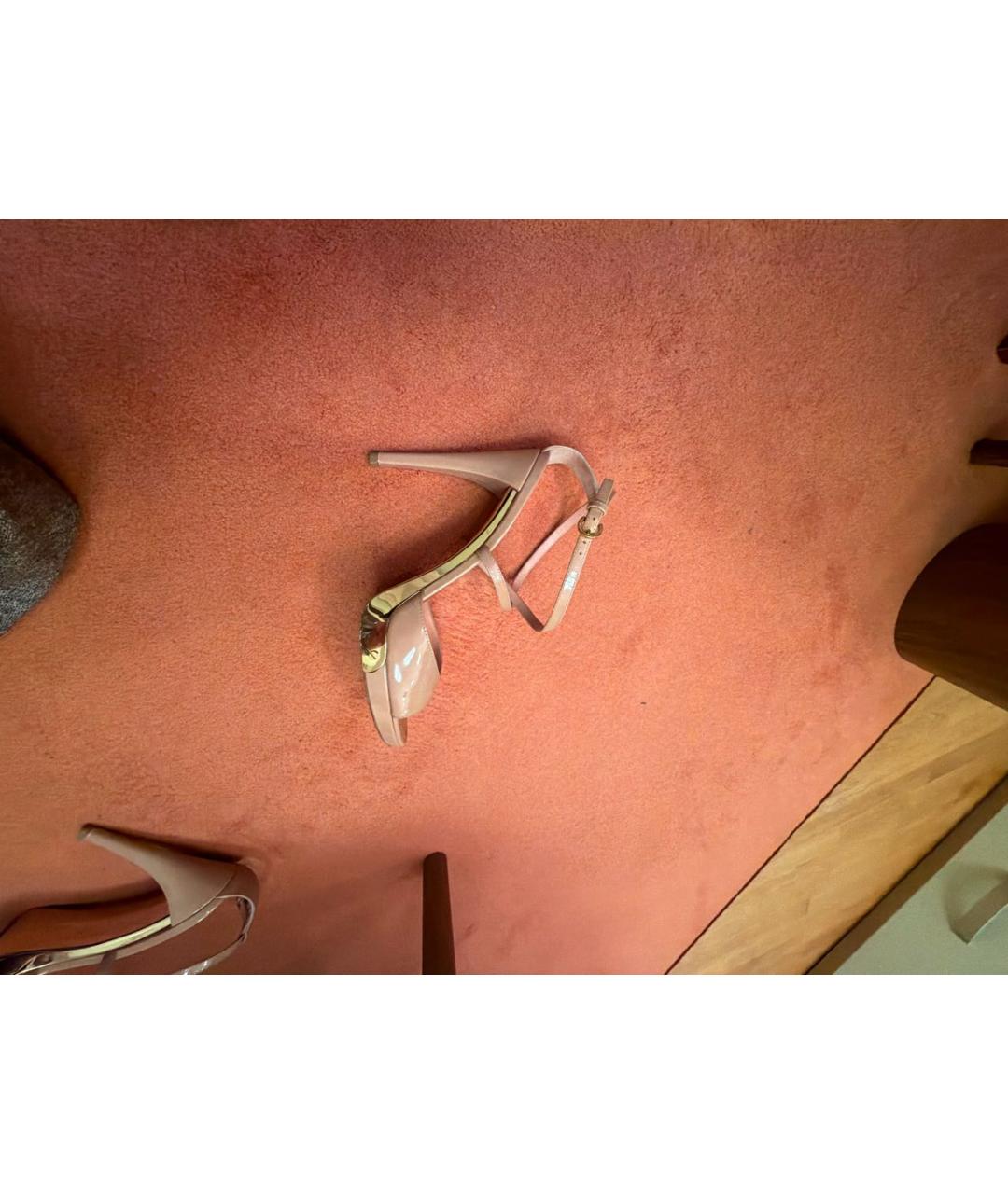 LOUIS VUITTON Бежевые босоножки из лакированной кожи, фото 7