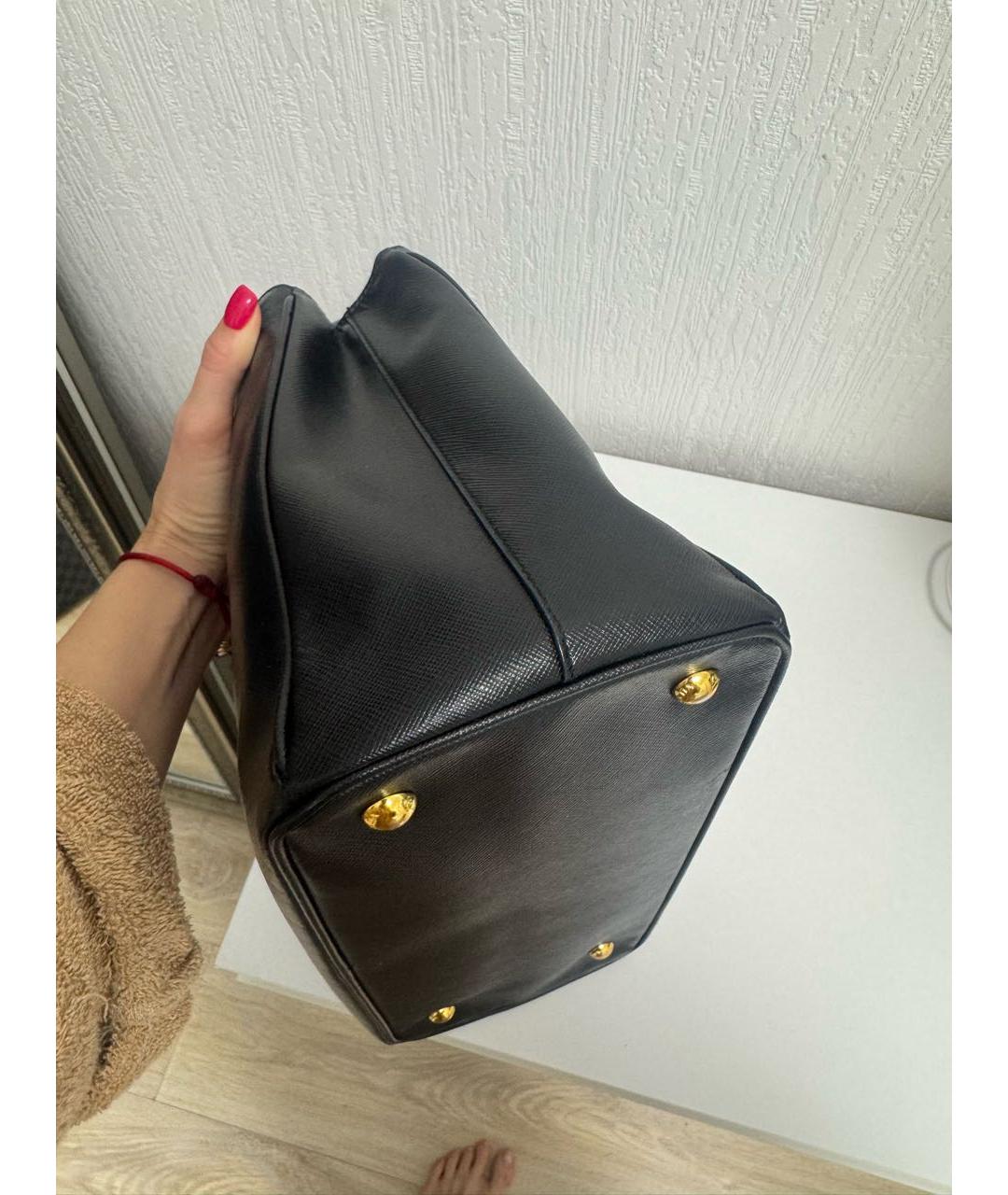PRADA Черная кожаная сумка с короткими ручками, фото 4
