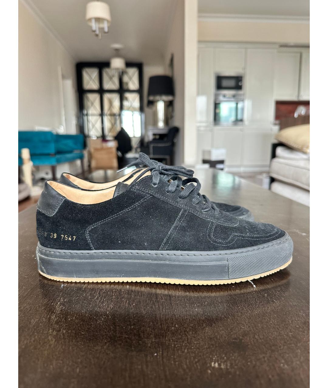 COMMON PROJECTS Черные замшевые низкие кроссовки / кеды, фото 5