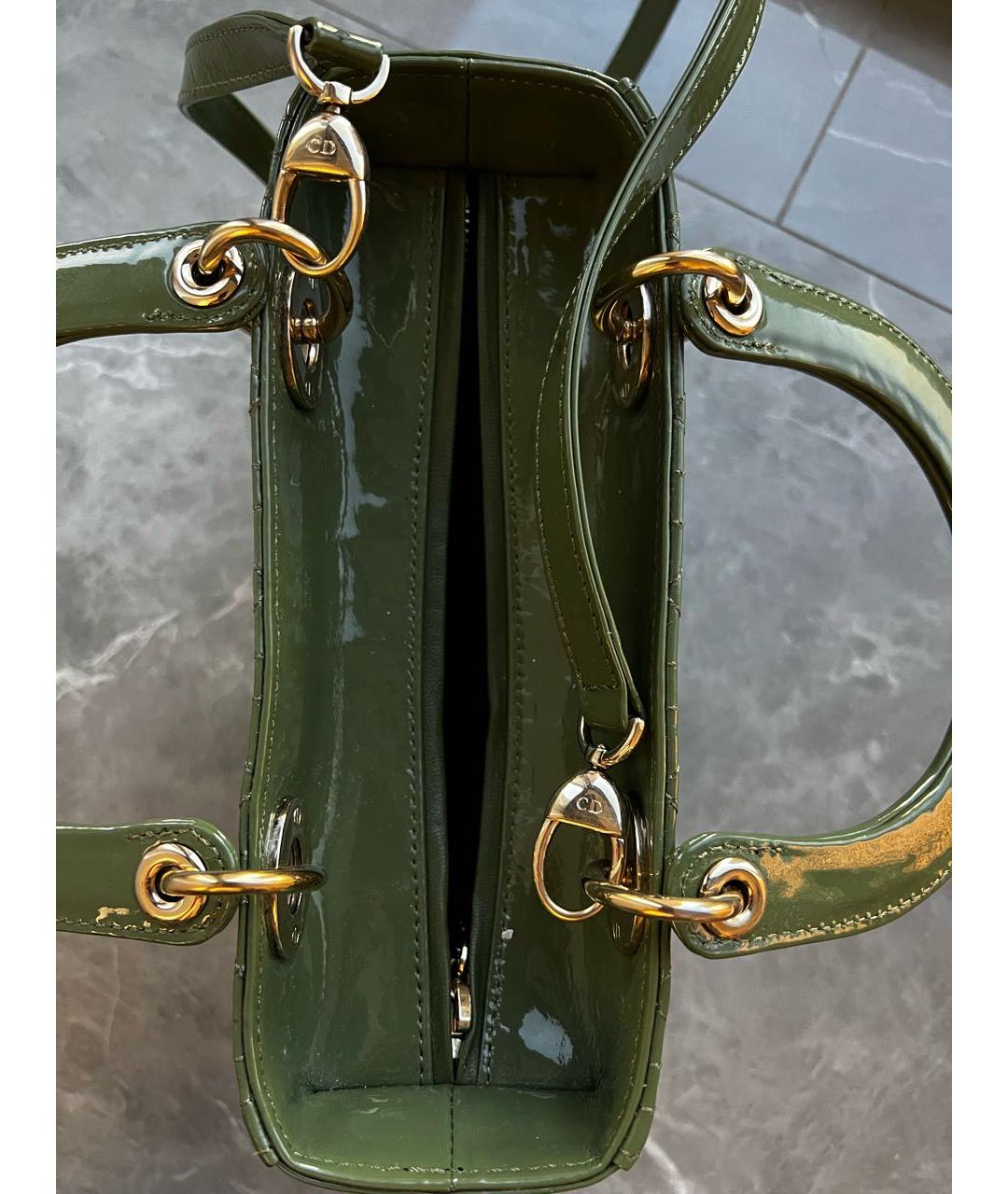 CHRISTIAN DIOR Зеленая сумка с короткими ручками из лакированной кожи, фото 4