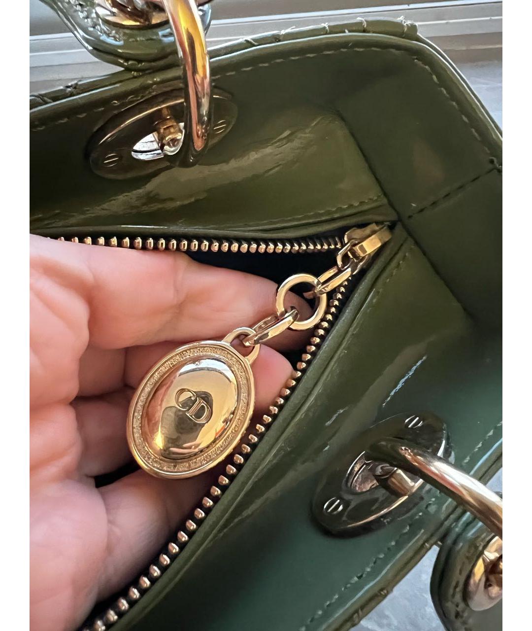 CHRISTIAN DIOR Зеленая сумка с короткими ручками из лакированной кожи, фото 6