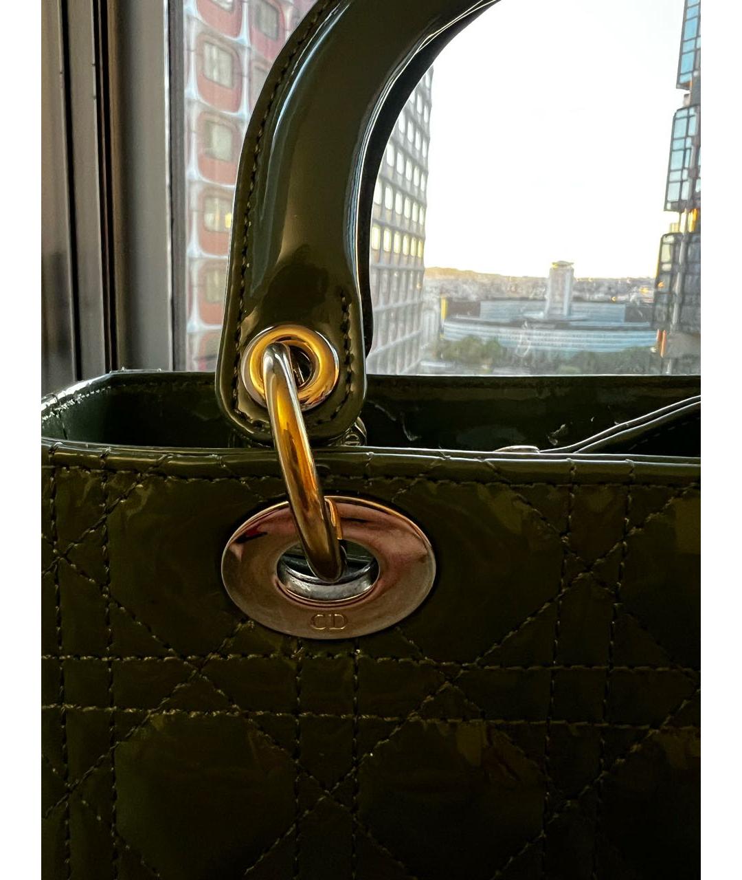 CHRISTIAN DIOR Зеленая сумка с короткими ручками из лакированной кожи, фото 3