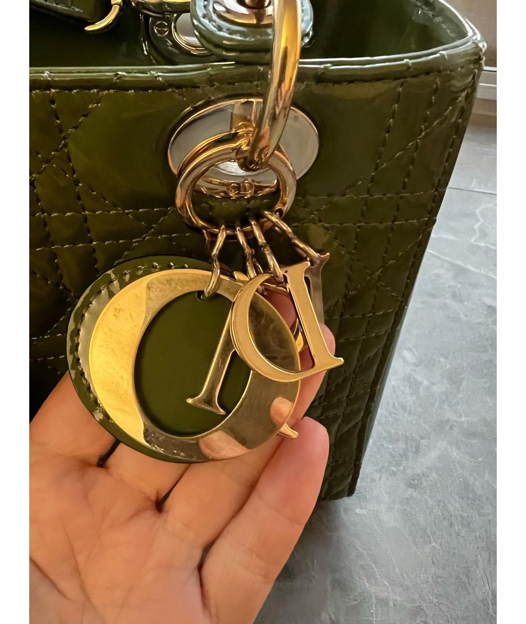 CHRISTIAN DIOR Зеленая сумка с короткими ручками из лакированной кожи, фото 5