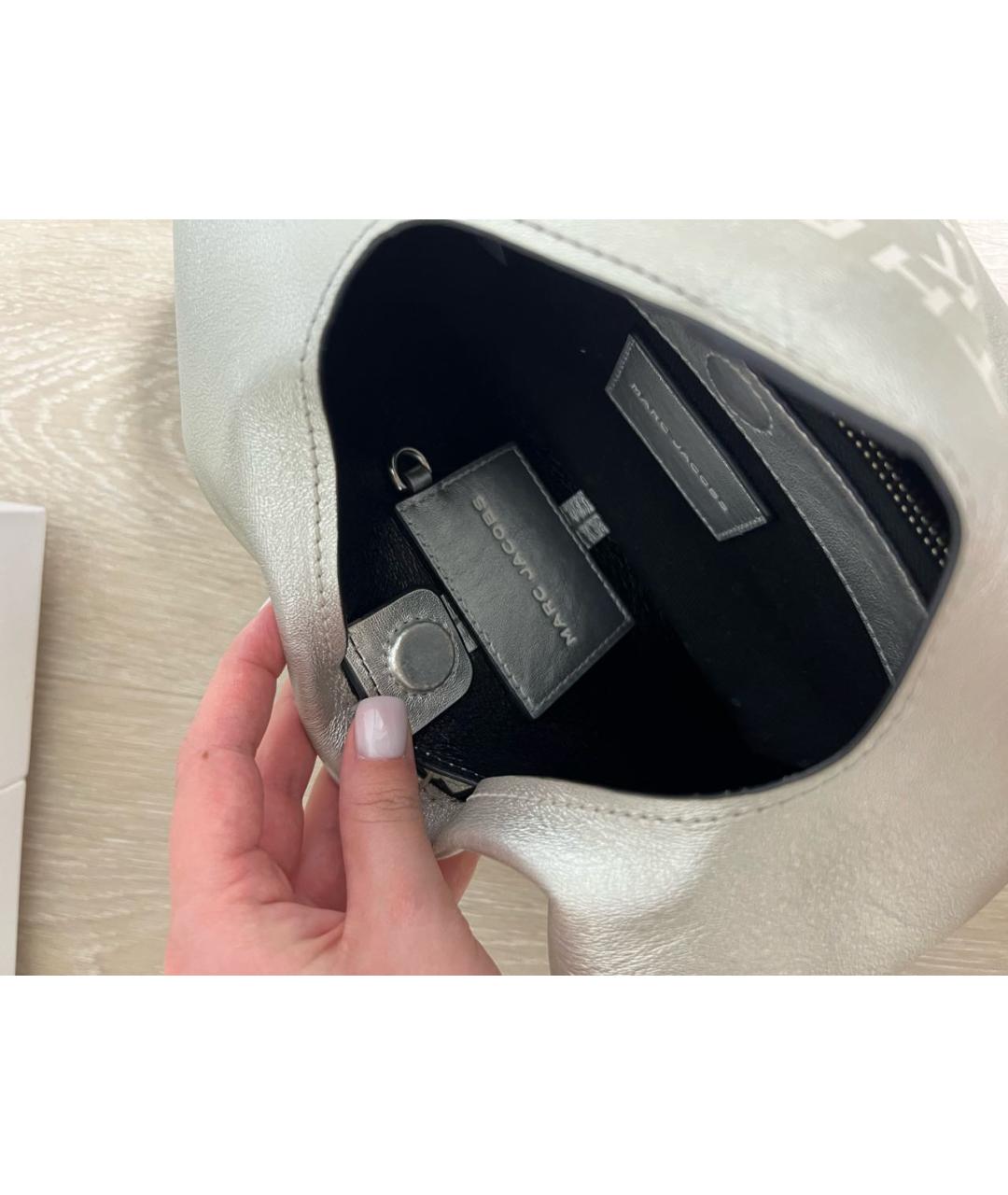 MARC JACOBS Серебряная кожаная сумка с короткими ручками, фото 3