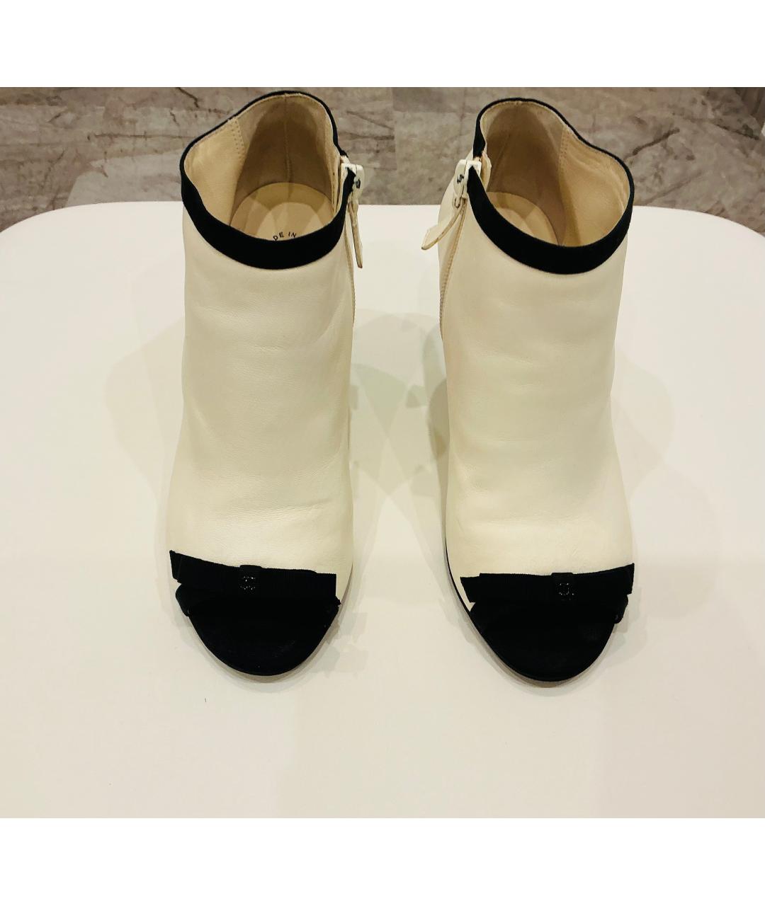 CHANEL Белые кожаные ботильоны, фото 2