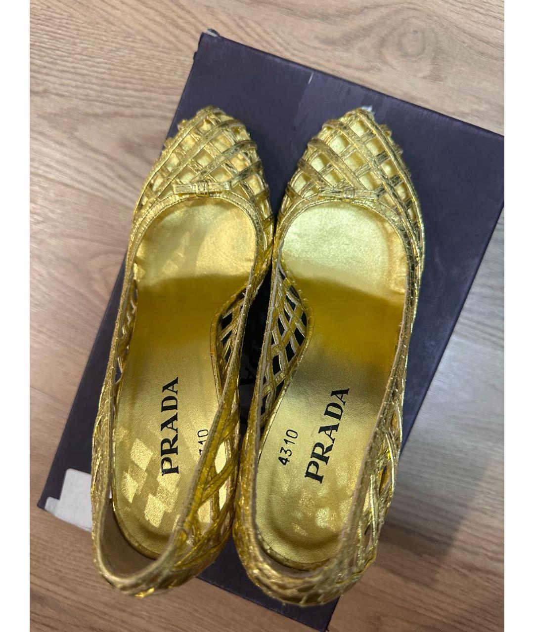 PRADA Золотые кожаные туфли, фото 3