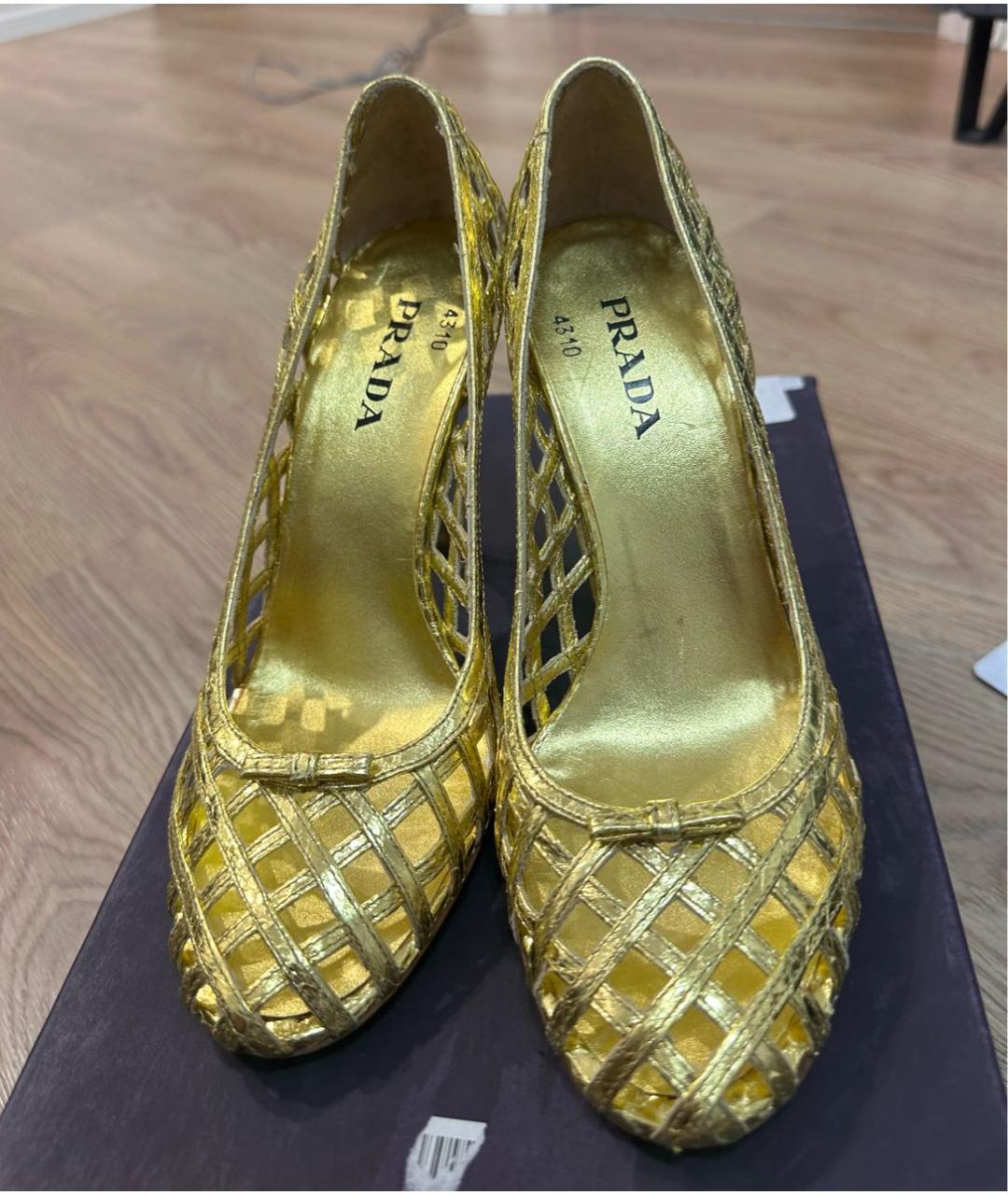 PRADA Золотые кожаные туфли, фото 2