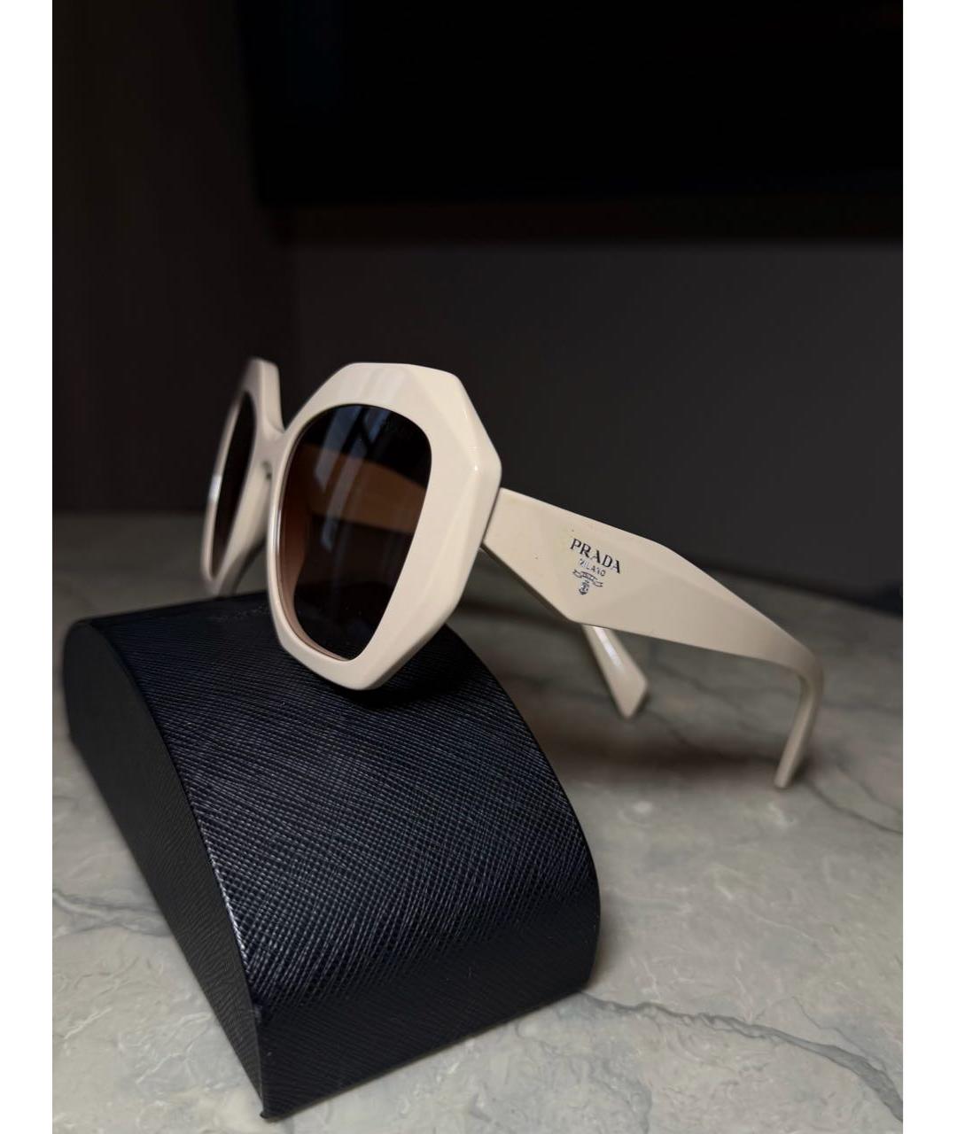 PRADA Бежевые пластиковые солнцезащитные очки, фото 2