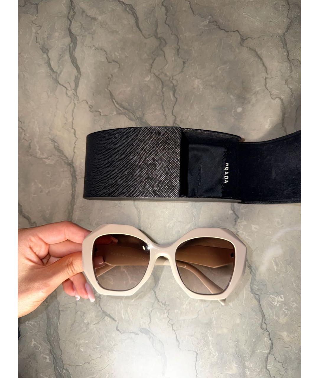 PRADA Бежевые пластиковые солнцезащитные очки, фото 4
