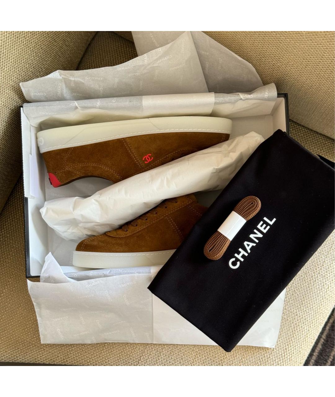 CHANEL Коричневые замшевые кеды, фото 5