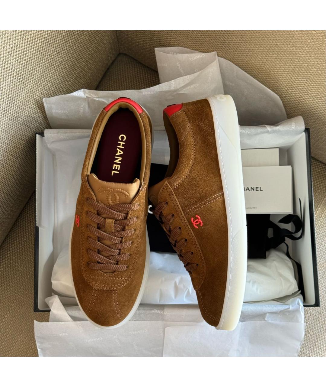 CHANEL Коричневые замшевые кеды, фото 3