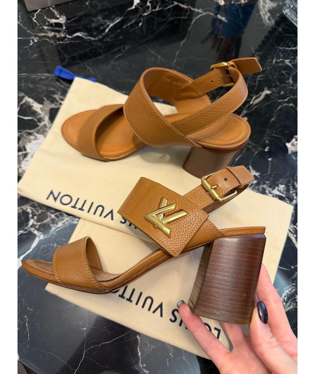 LOUIS VUITTON Коричневые кожаные босоножки, фото 2