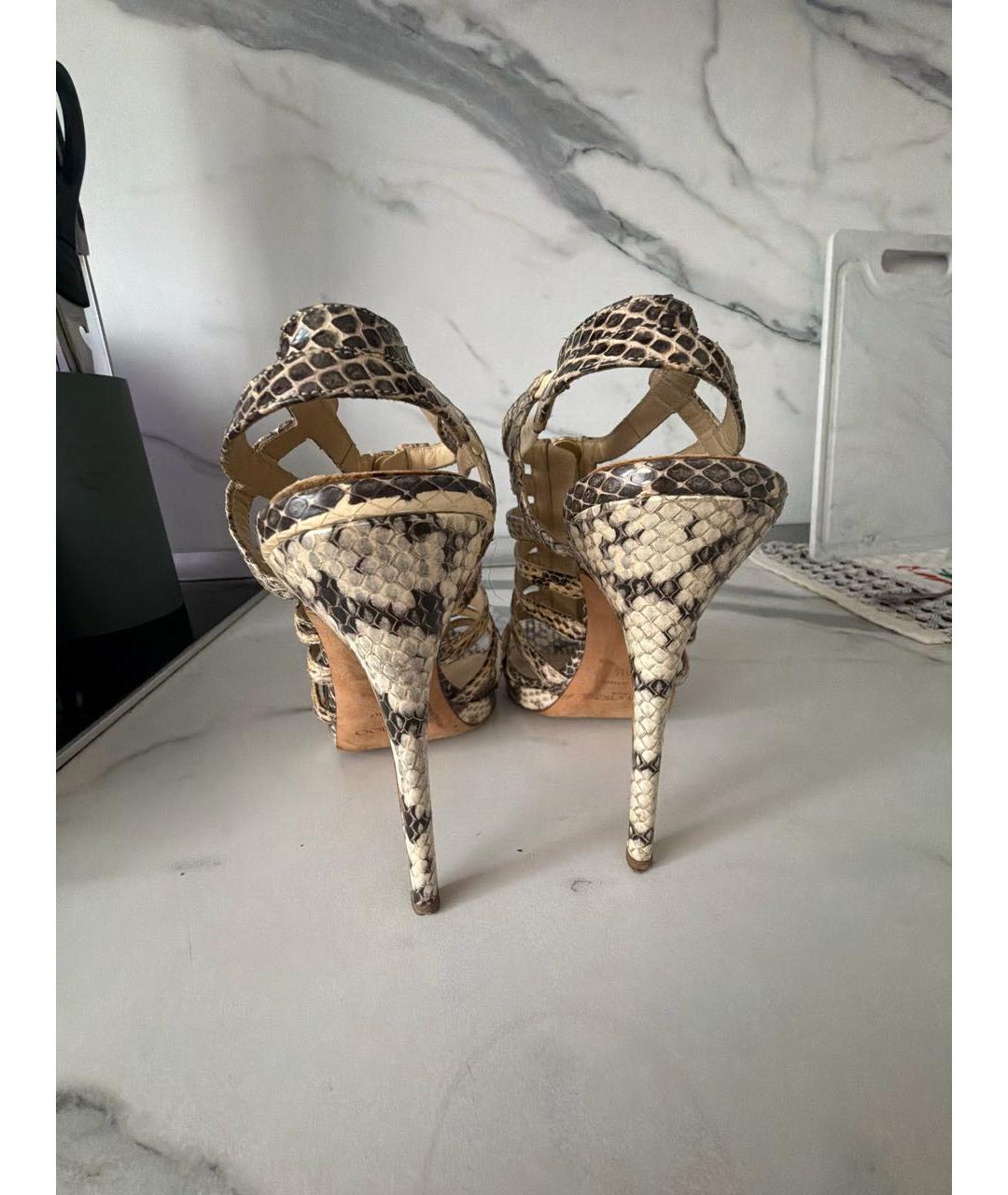JIMMY CHOO Бежевые босоножки из экзотической кожи, фото 3