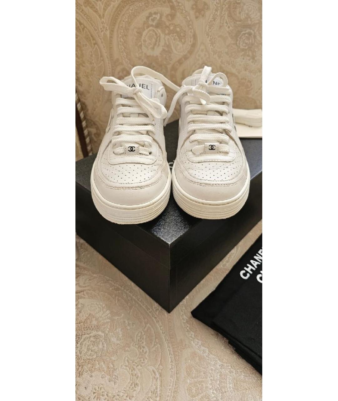 CHANEL Белые кожаные кеды, фото 2