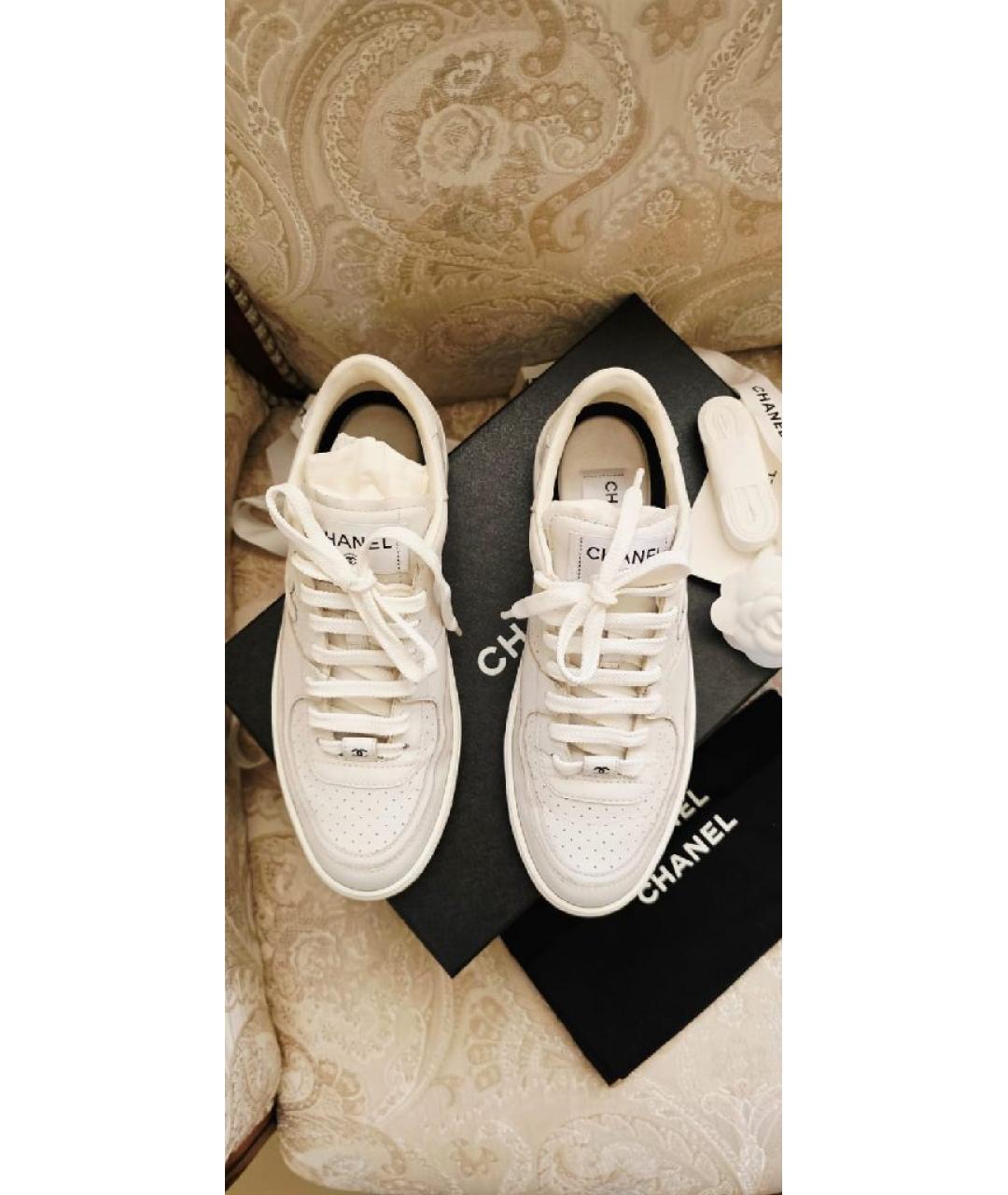 CHANEL Белые кожаные кеды, фото 3