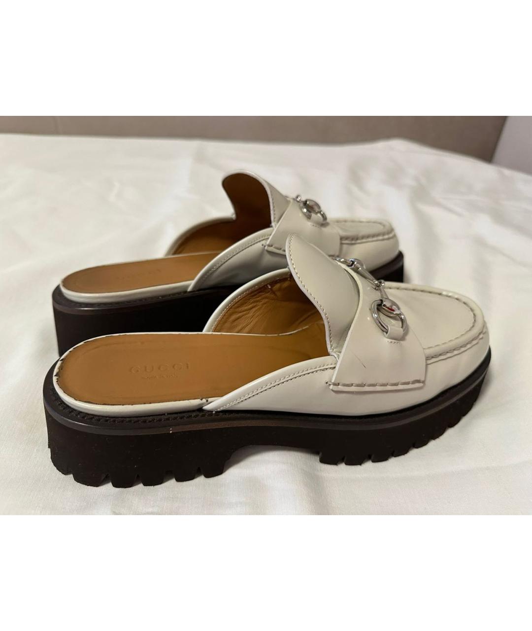 GUCCI Белые мюли из лакированной кожи, фото 4