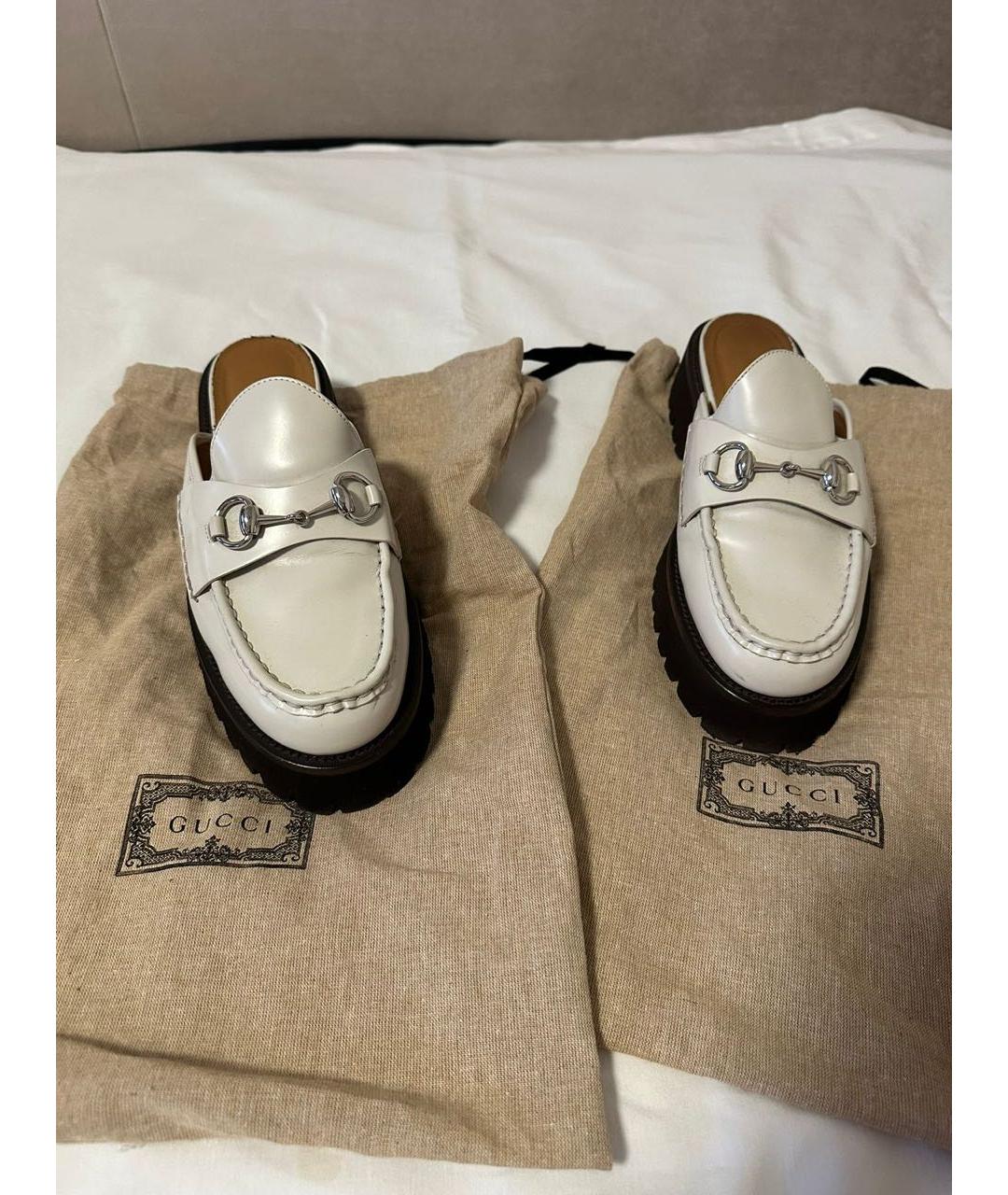 GUCCI Белые мюли из лакированной кожи, фото 3